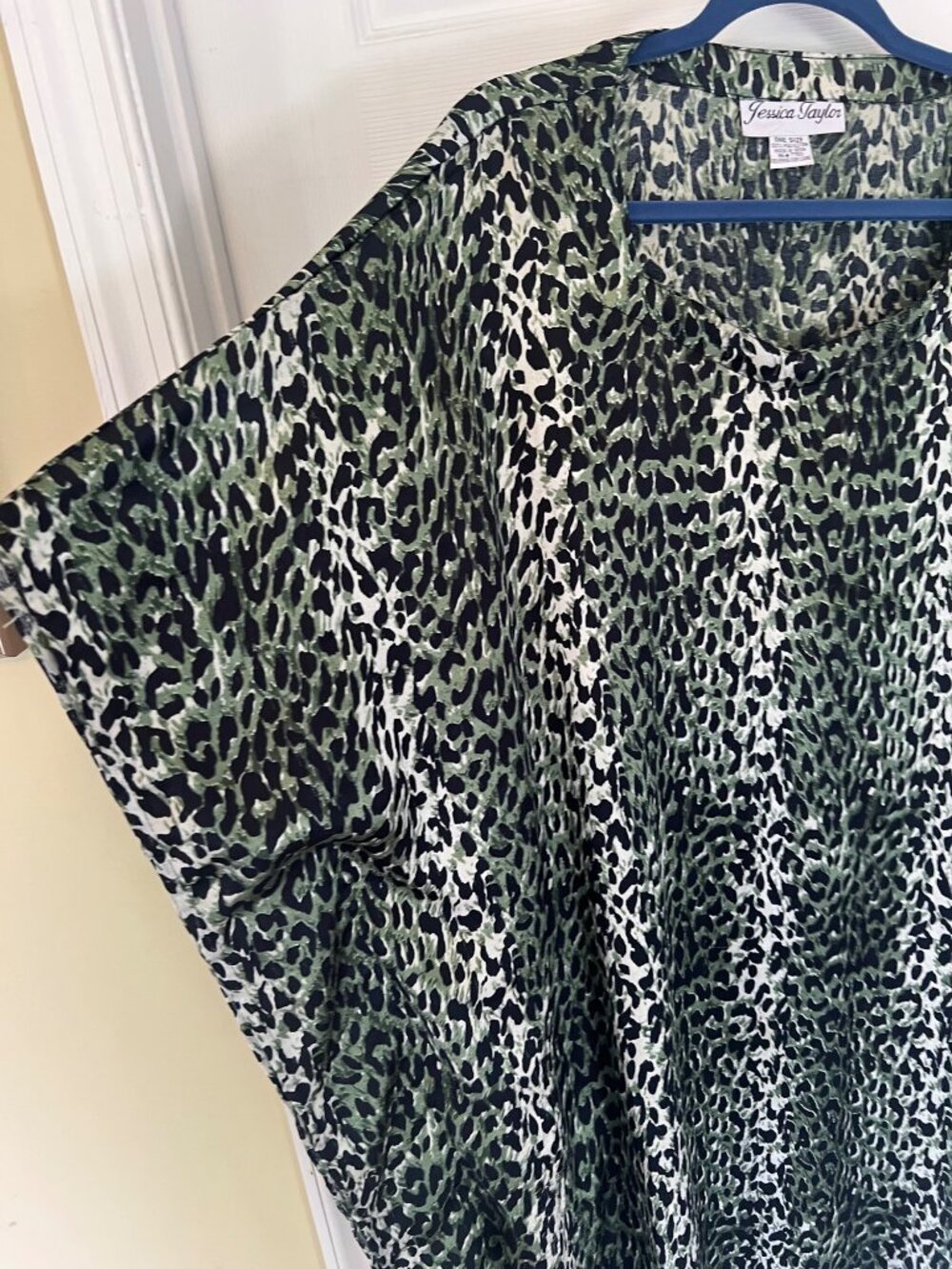 Vintage Jessica Taylor Green Tiger Animal Print Kaftan Dress Muumuu Caftan Maxi - Picture 6 of 9